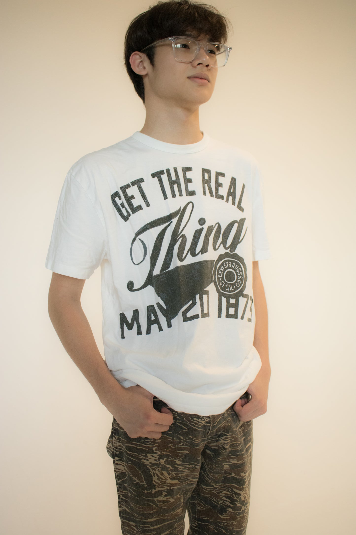 Levi's Red Tab Tops white graphic tee
